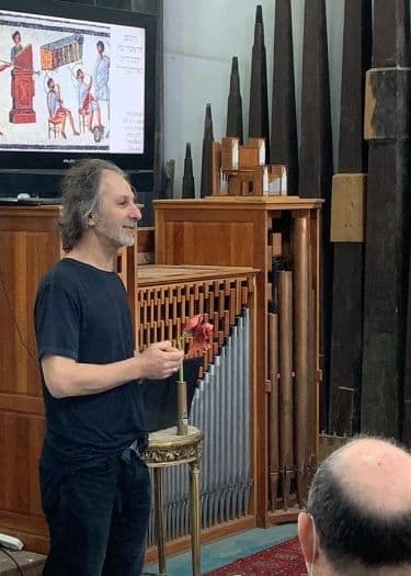 How Does an Organ Work?