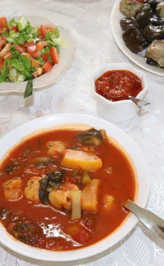 שולה משתולה עד הבית